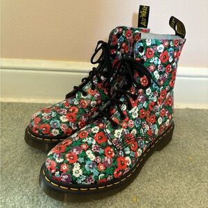Women’s Floral Dr. Martens - Size 8